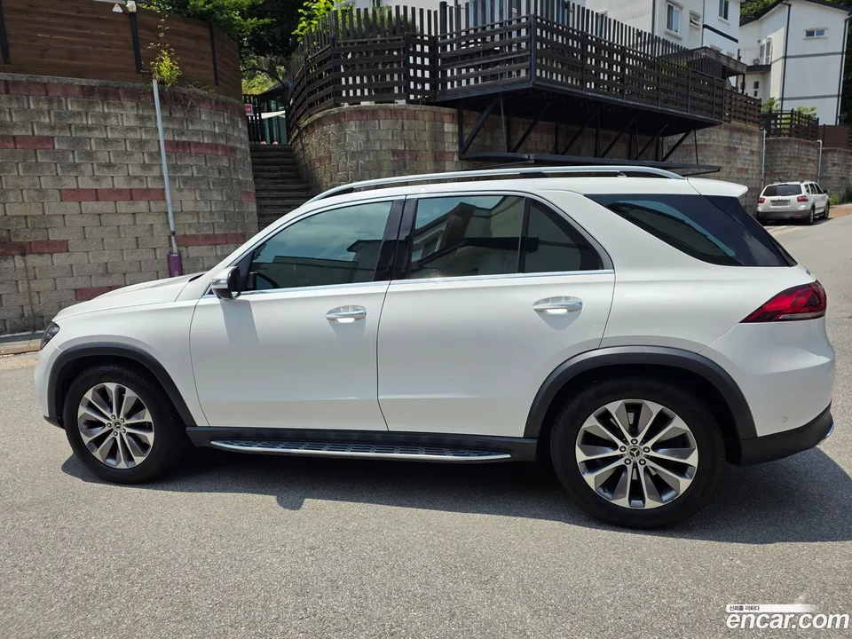Mercedes-Benz GLE-Class GLE300d 4MATIC 2023 — thumbnail 4