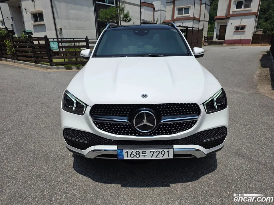 Mercedes-Benz GLE-Class GLE300d 4MATIC 2023 — photo 1, buy with delivery to Moscow
