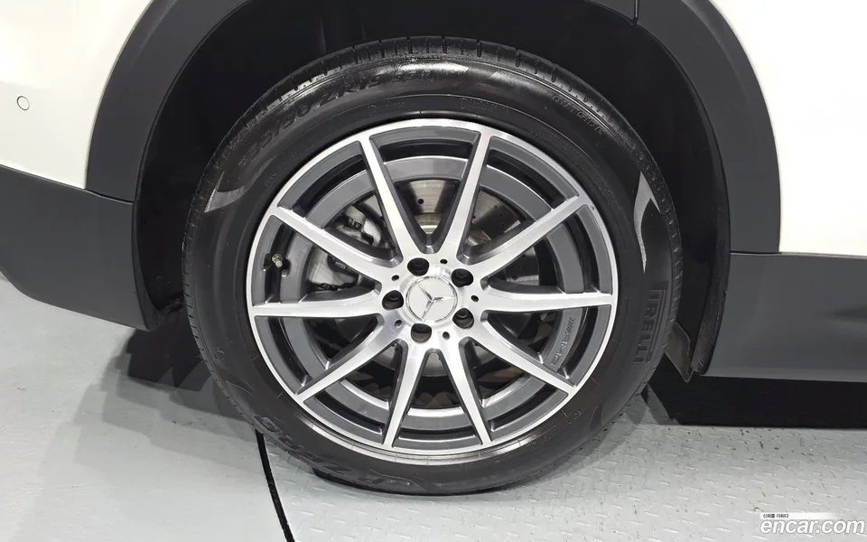Mercedes-Benz GLB-Class AMG GLB35 4MATIC 2023 — thumbnail 5
