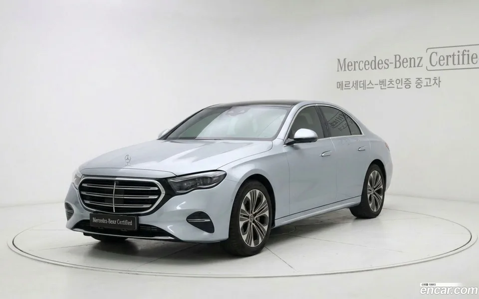 Mercedes-Benz E-Class E350e 4MATIC 2025 — thumbnail 3