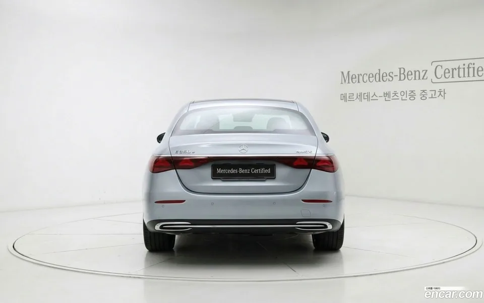 Mercedes-Benz E-Class E350e 4MATIC 2025 — thumbnail 4
