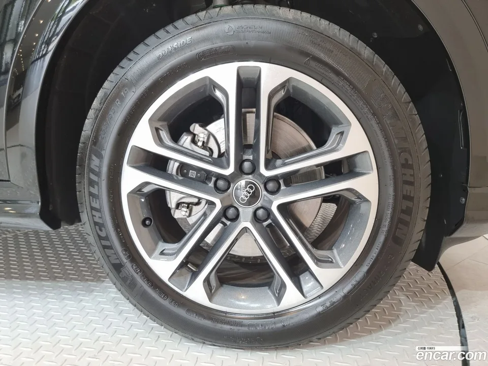 Audi Q5 (80A) 40 TFSI 2025 — thumbnail 2