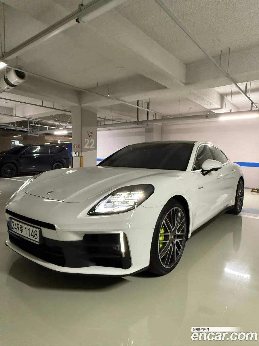 Porsche Panamera (976) 2.9 AWD E- 2025 — photo 1, buy with delivery to Moscow