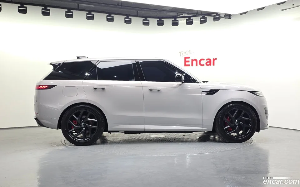 Land Rover Range Rover Sport P550E HSE 2025 — thumbnail 5