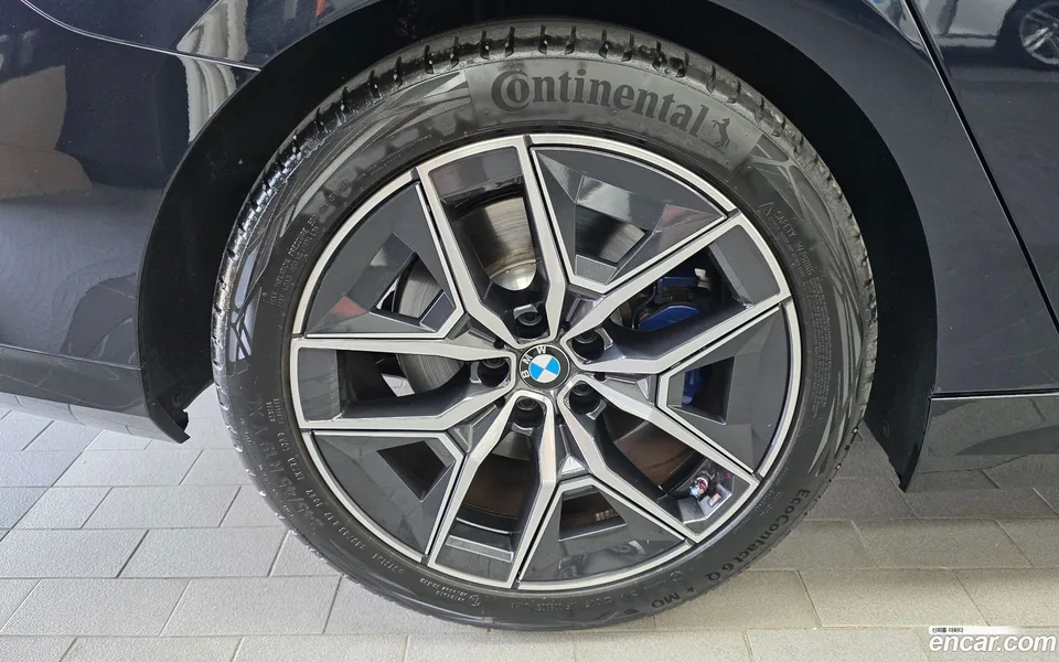 BMW 5 Series 520i M 2024 — thumbnail 2