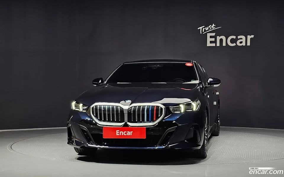 BMW 5 Series 520i M 2024 — thumbnail 3