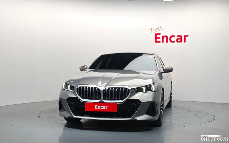 BMW 5 Series 530i xDrive M 2025 — thumbnail 3