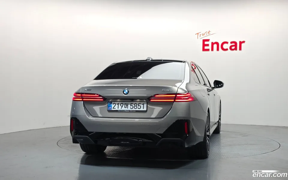 BMW 5 Series 530i xDrive M 2025 — thumbnail 4
