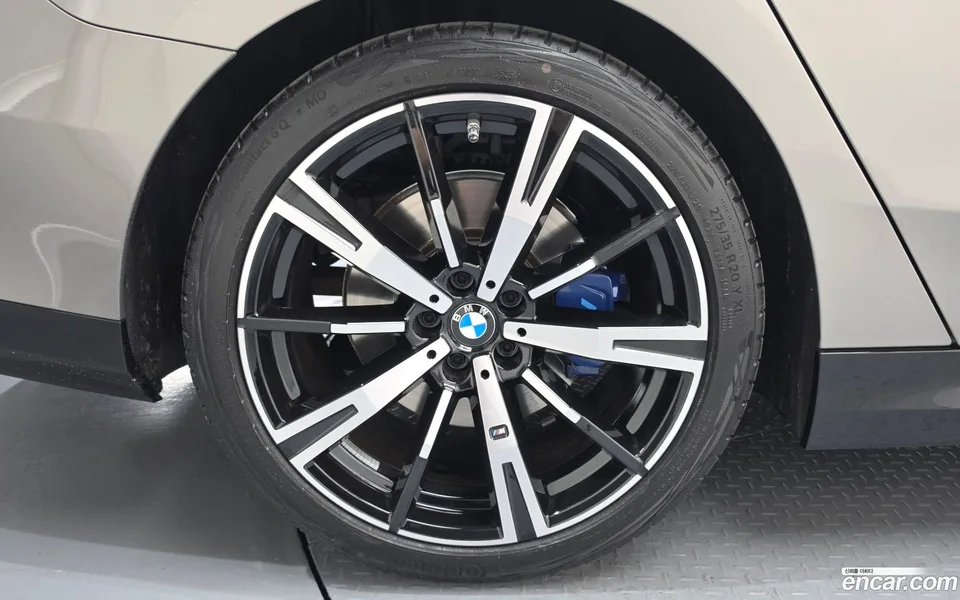 BMW 5 Series 530i xDrive M 2025 — thumbnail 5