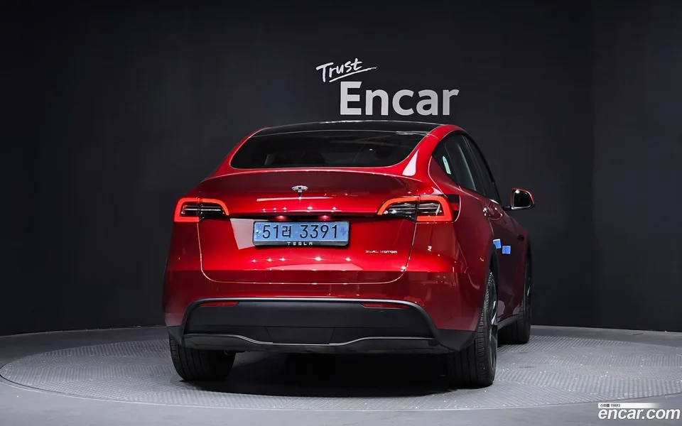 Tesla Model Y AWD 2024 — thumbnail 4