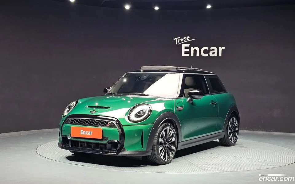 MINI Cooper S 2023 — photo 1, buy with delivery to Moscow