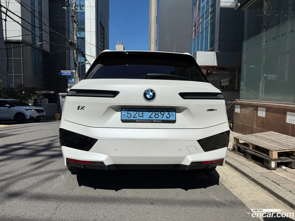 BMW iX xDrive50 2023 — миниатюра 4