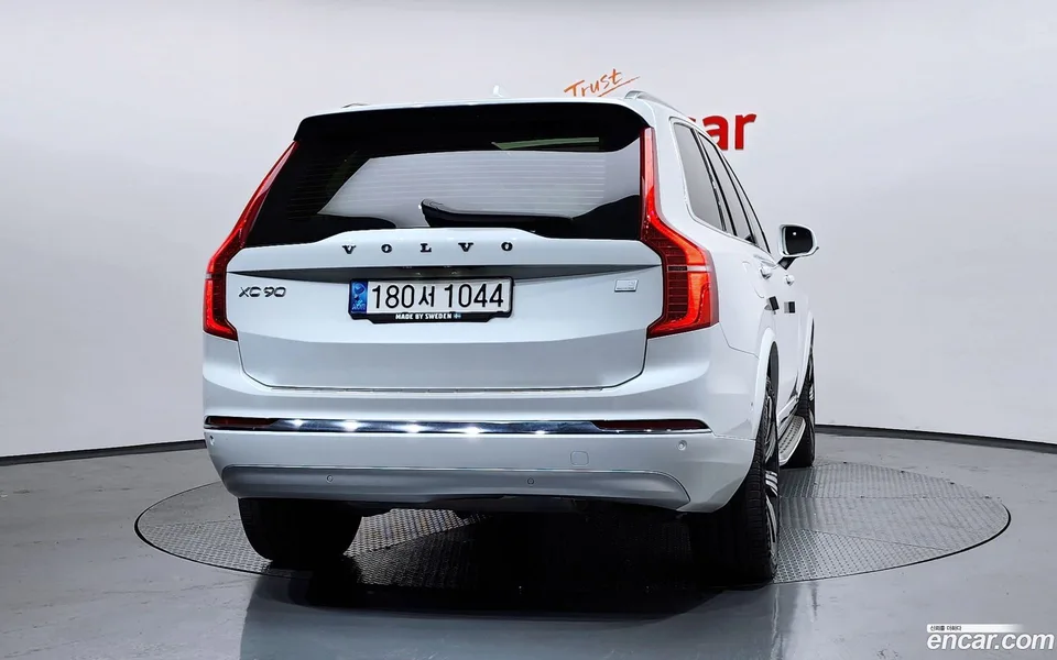 Volvo XC90 T8 2022 — thumbnail 4
