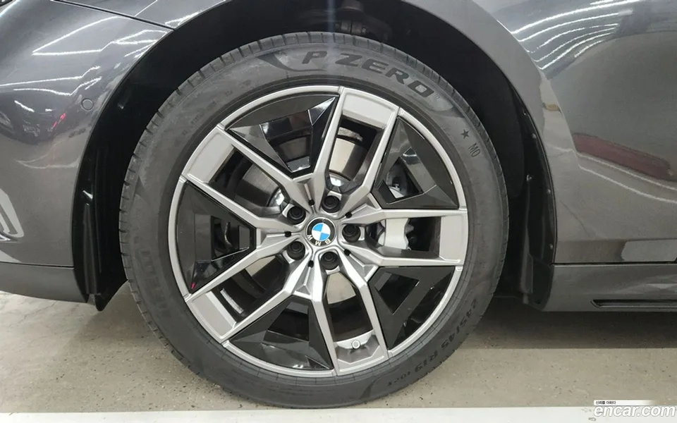 BMW 5 Series 530i xDrive 2025 — миниатюра 2