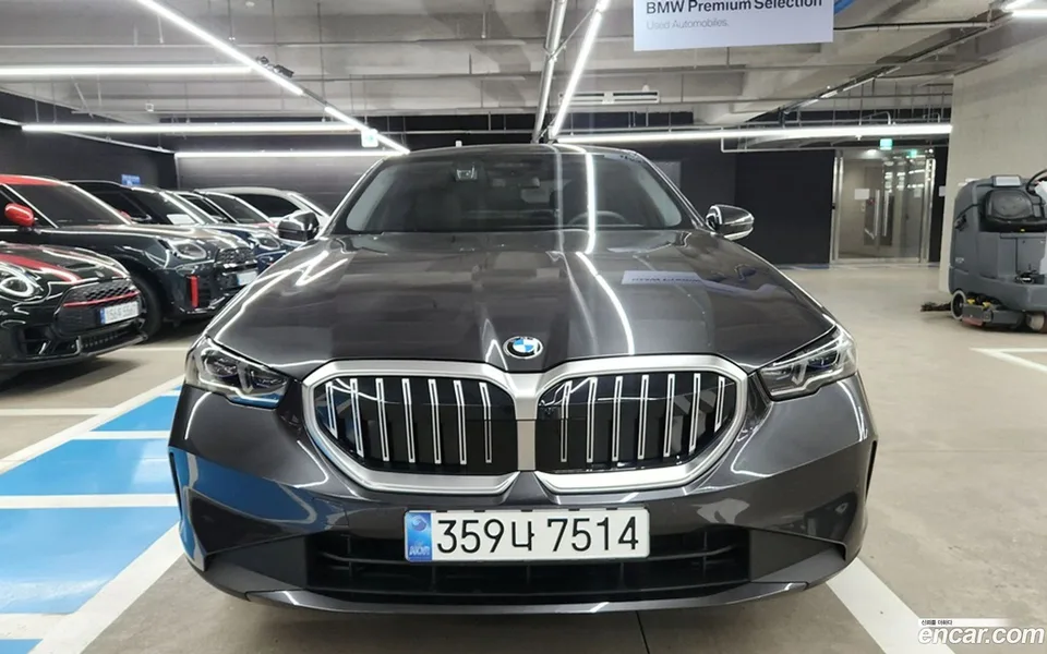 BMW 5 Series 530i xDrive 2025 — миниатюра 3