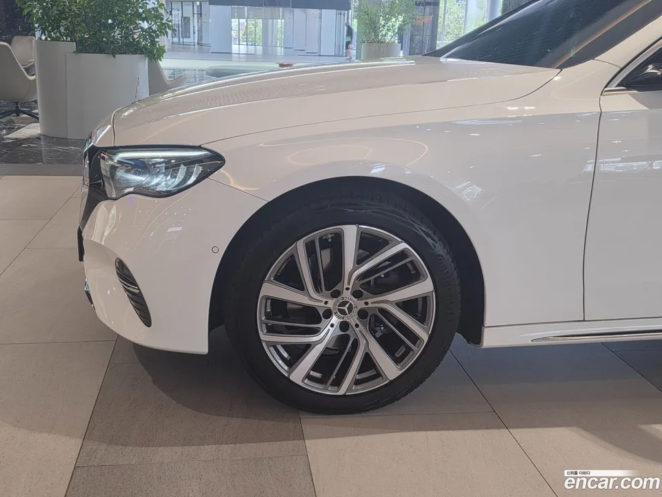 Mercedes-Benz E-Class E220d 4MATIC 2024 — thumbnail 2