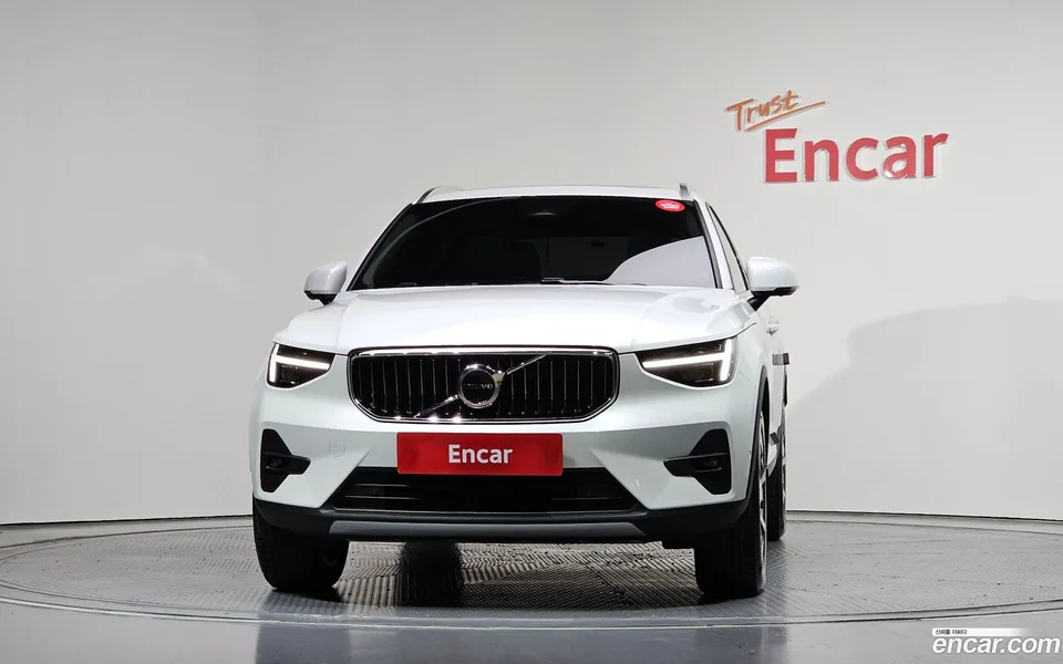 Volvo XC40 B4 2024 — thumbnail 3