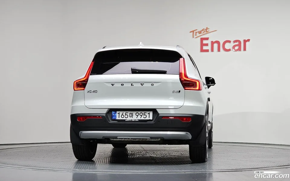Volvo XC40 B4 2024 — thumbnail 4
