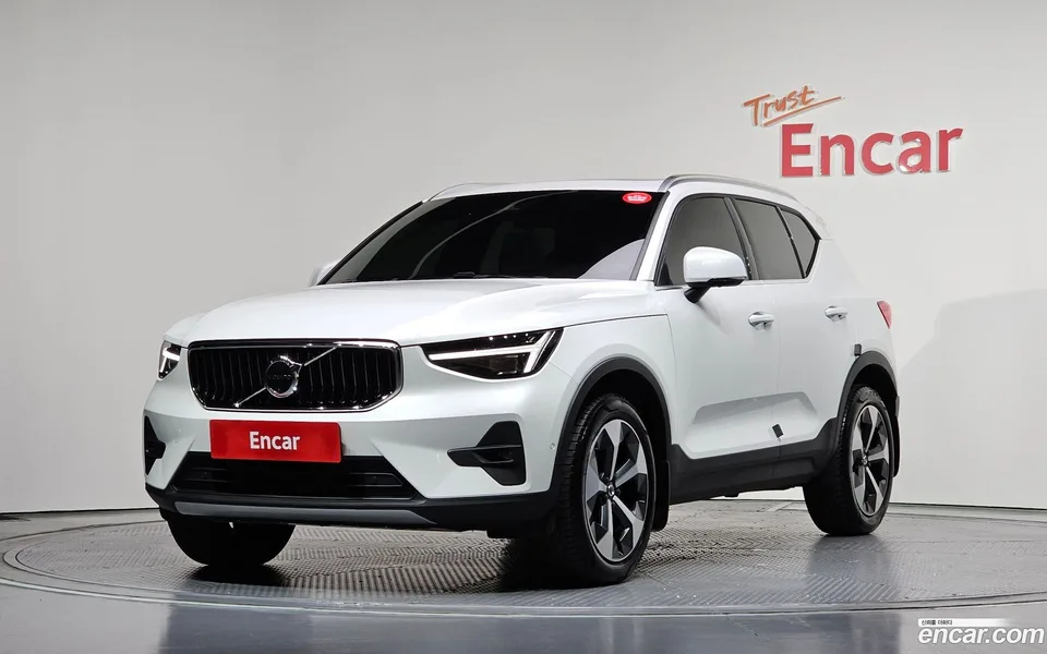 Volvo XC40 B4 2024 — photo 1, buy with delivery to Moscow