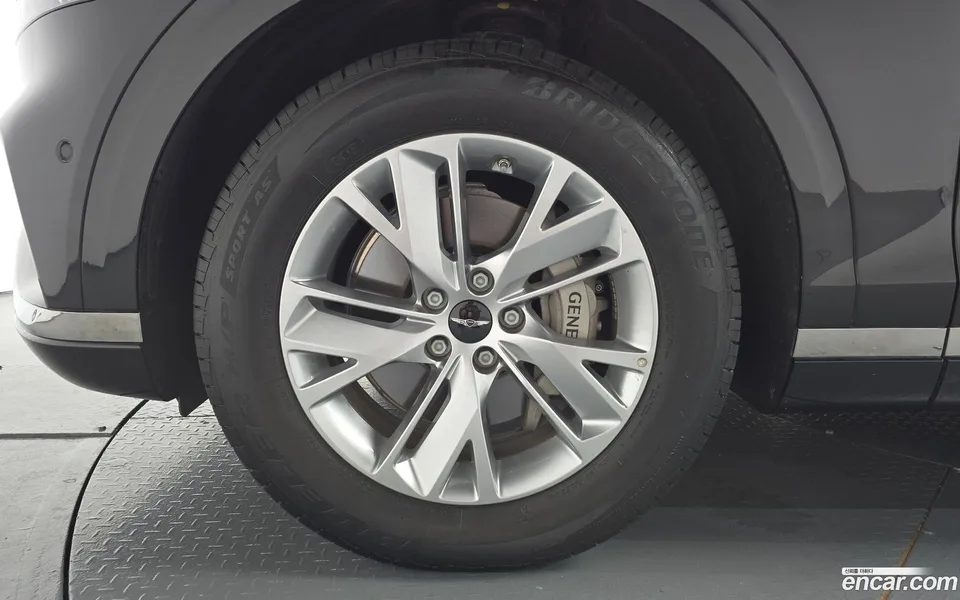 Genesis GV70 2.5T 2WD 2024 — thumbnail 2