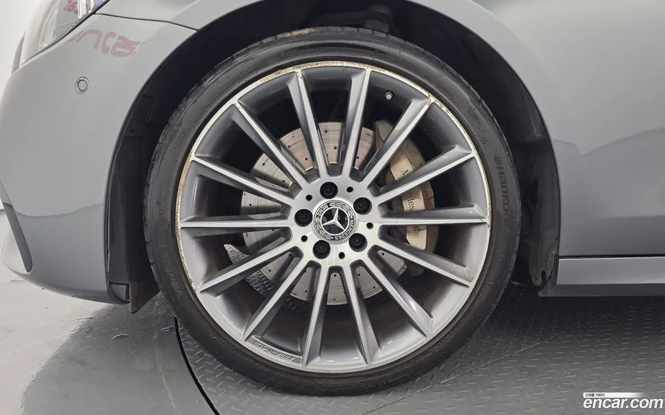 Mercedes-Benz E-Class E350 4MATIC AMG Line 2022 — thumbnail 2