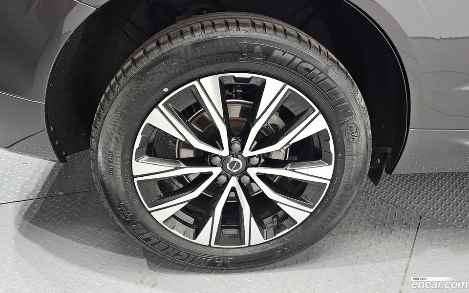 Volvo XC60 B5 2023 — thumbnail 2