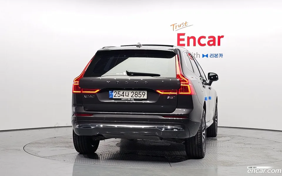 Volvo XC60 B5 2023 — thumbnail 4