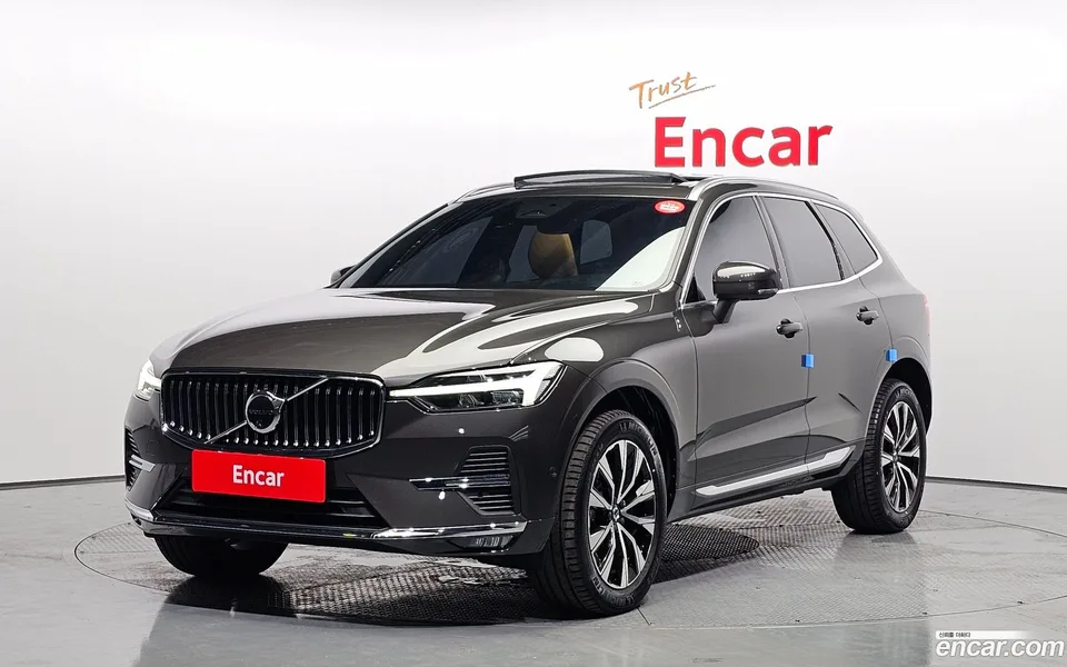 Volvo XC60 B5 2023 — photo 1, buy with delivery to Moscow