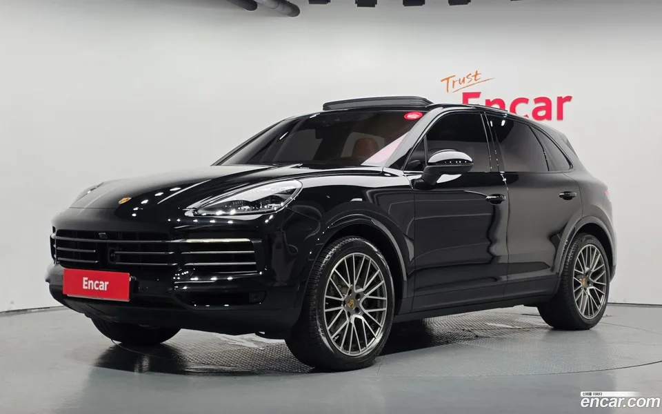 Porsche Cayenne 3.0 2023 — photo 1, buy with delivery to Moscow