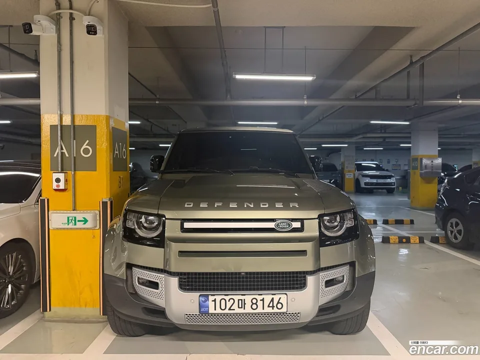 Land Rover Defender 110 D300 HSE 2023 — thumbnail 3