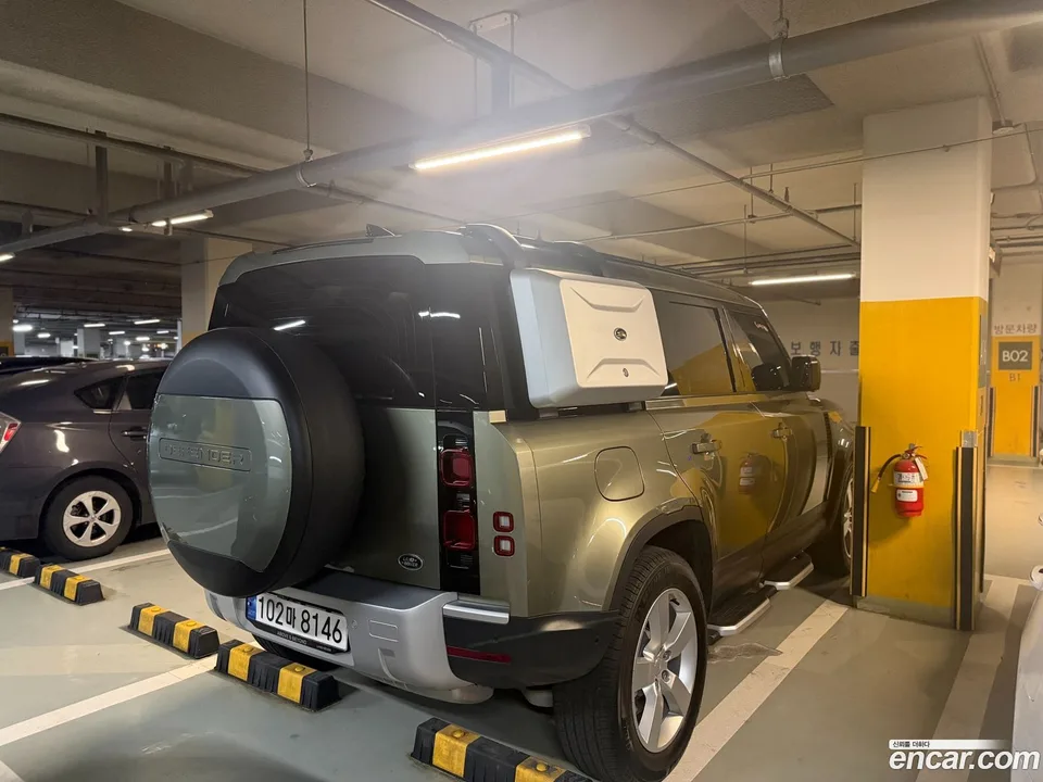 Land Rover Defender 110 D300 HSE 2023 — thumbnail 4