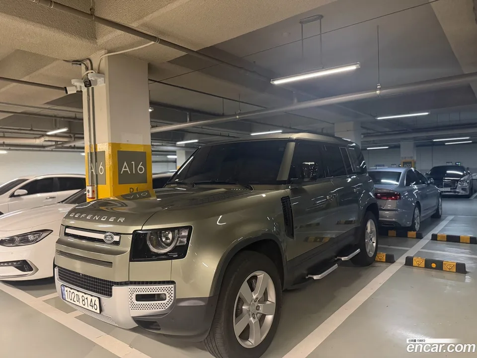 Land Rover Defender 110 D300 HSE 2023 — photo 1, buy with delivery to Moscow