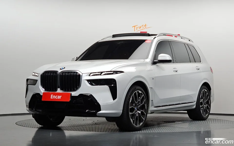 BMW X7 xDrive 40i M 6 2023 — photo 1, buy with delivery to Moscow