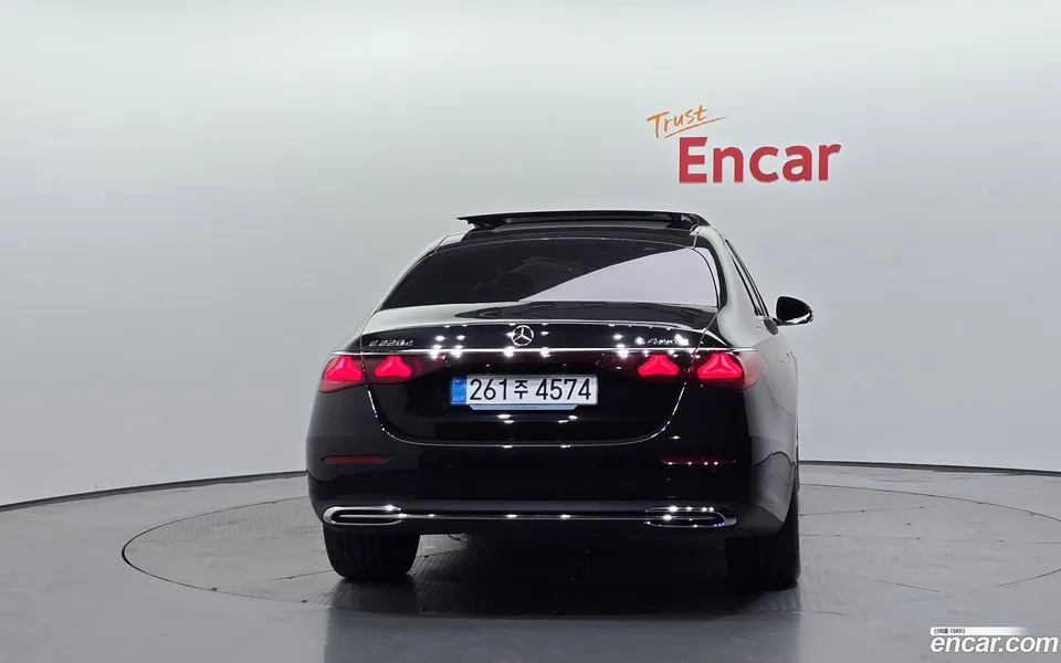 Mercedes-Benz E-Class E220d 4MATIC 2025 — thumbnail 4