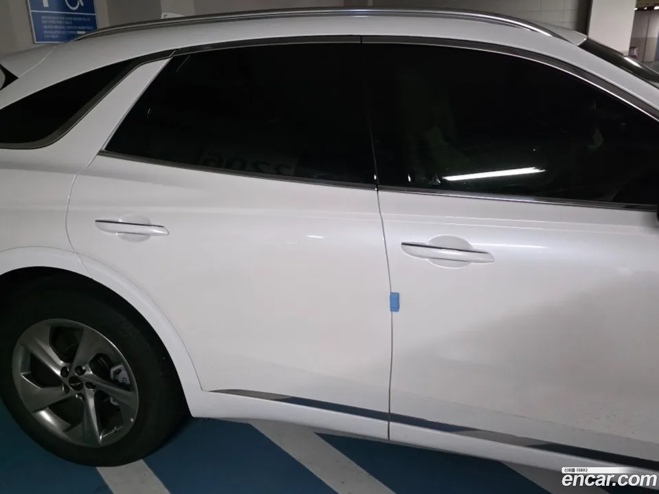 Genesis GV70 2.5T AWD 2025 — thumbnail 2
