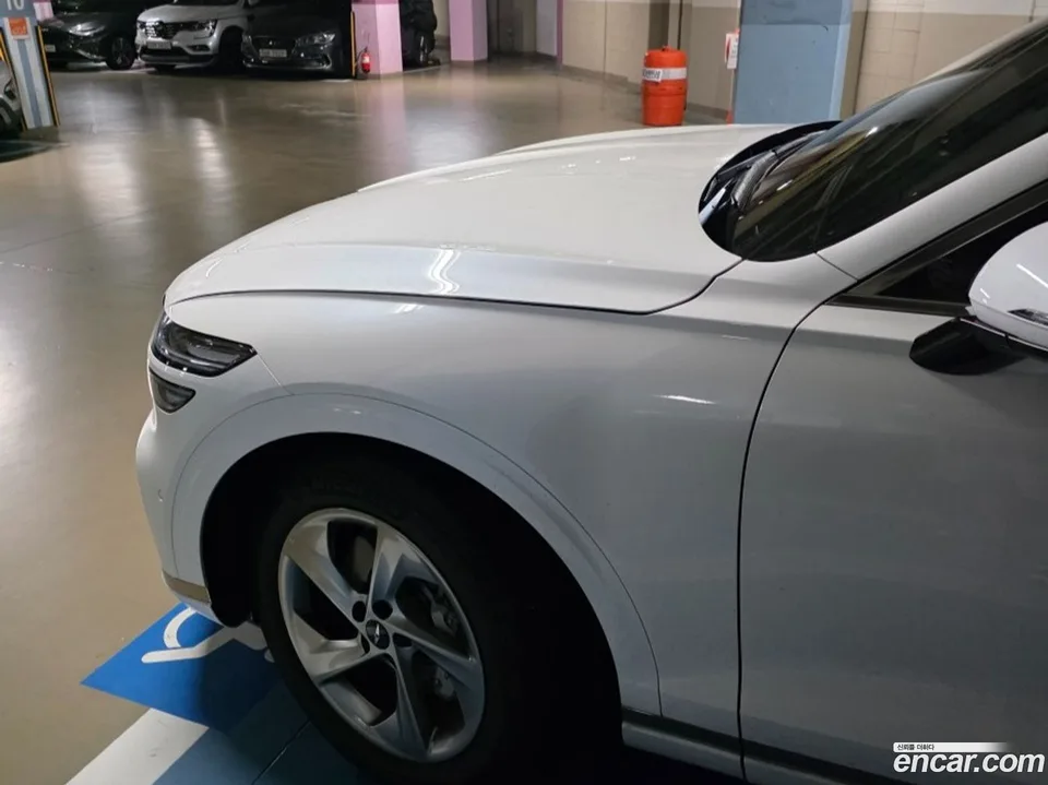 Genesis GV70 2.5T AWD 2025 — thumbnail 4