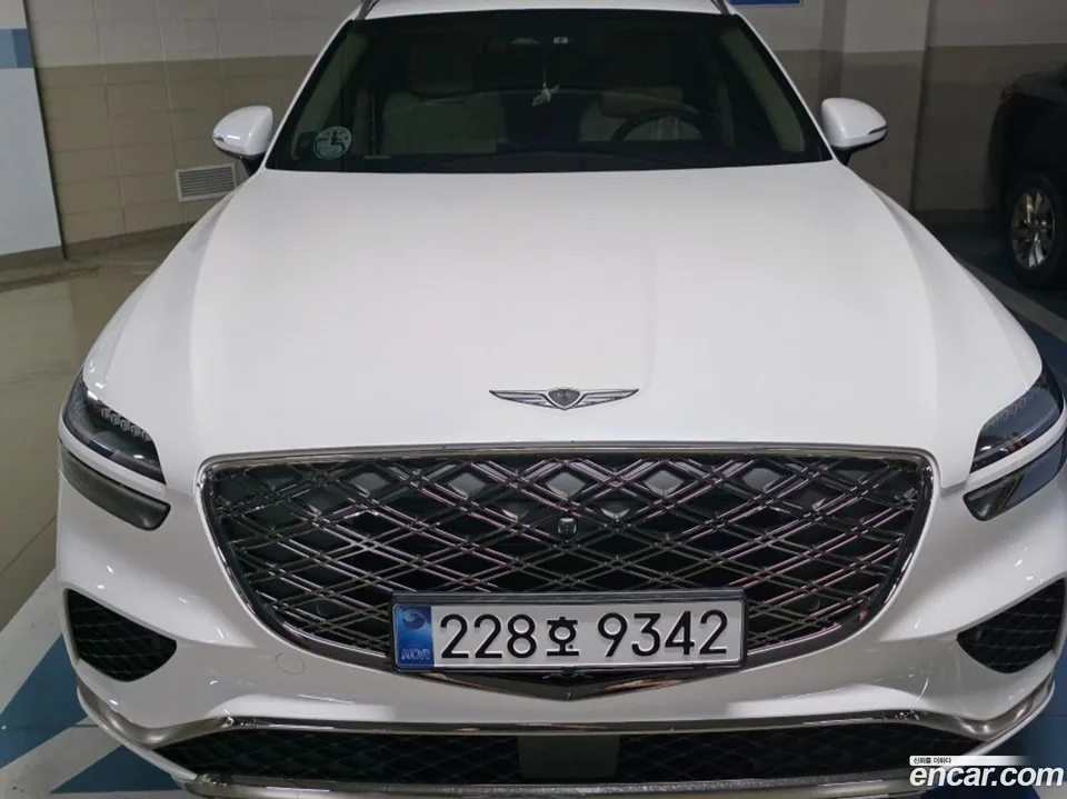 Genesis GV70 2.5T AWD 2025 — photo 1, buy with delivery to Moscow