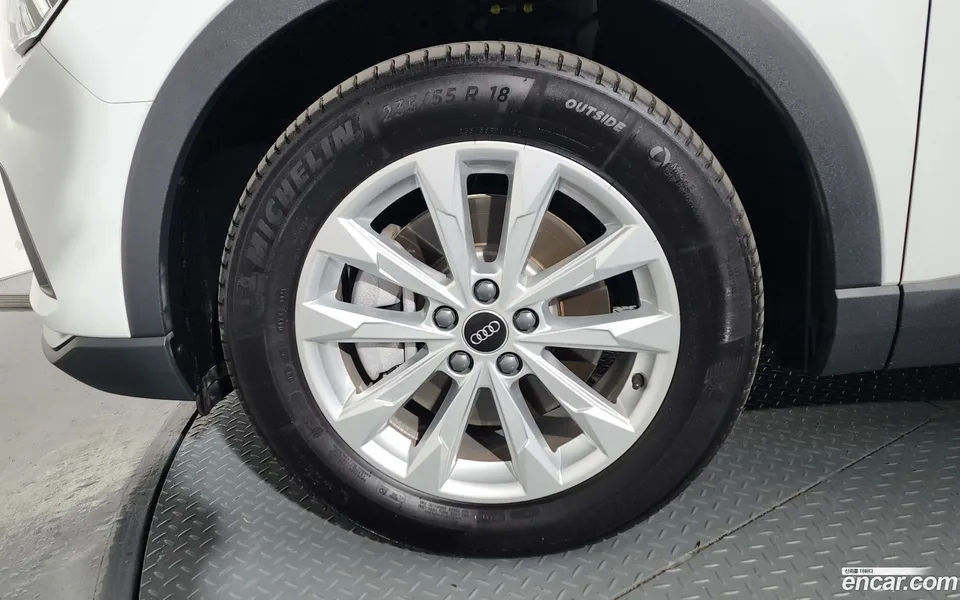 Audi Q3 40 TFSI 2025 — thumbnail 5