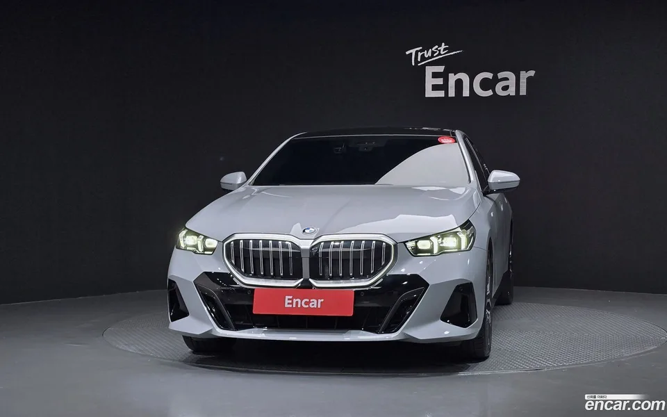 BMW 5 Series 520i M 2024 — thumbnail 3