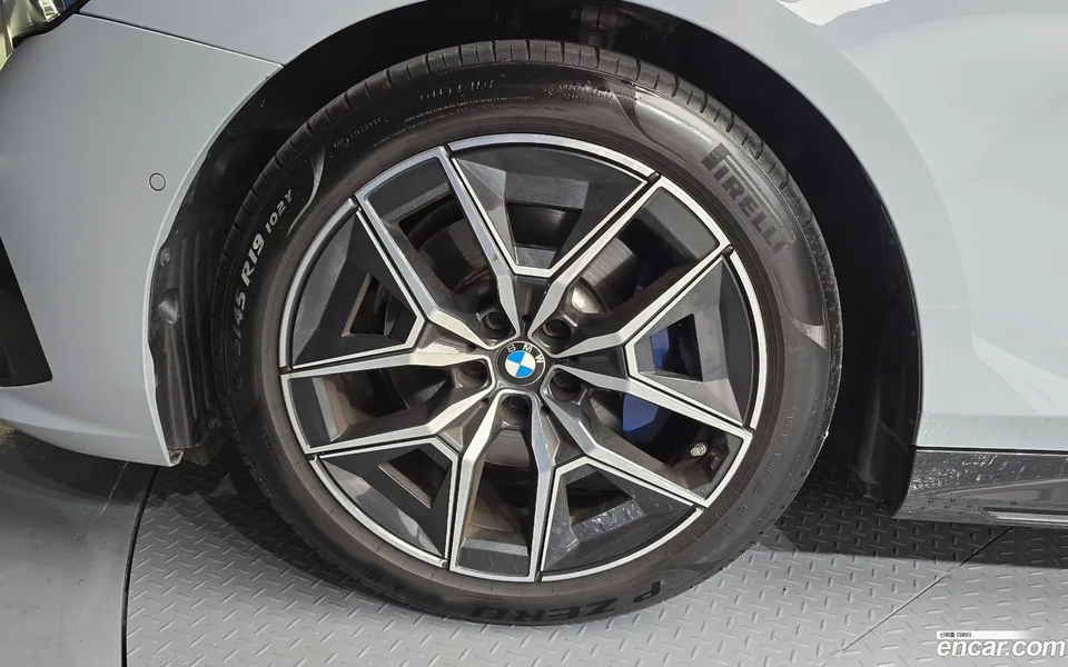 BMW 5 Series 520i M 2024 — thumbnail 5