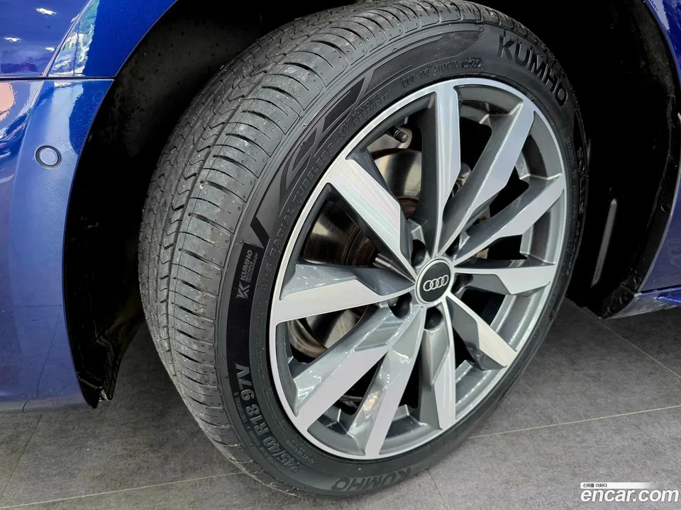 Audi A4 40 TFSI 2023 — thumbnail 2