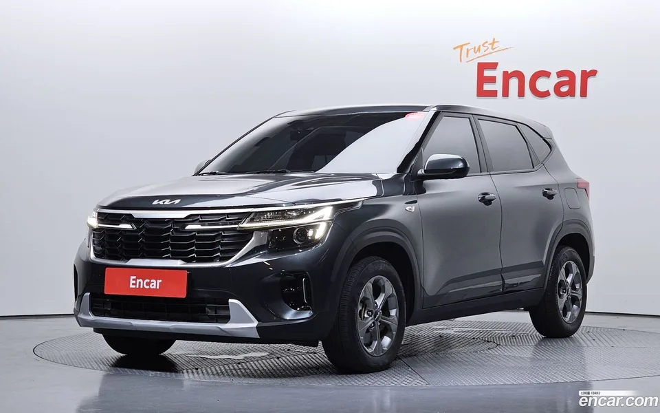 Kia Seltos 1.6 2WD 2023 — photo 1, buy with delivery to Moscow