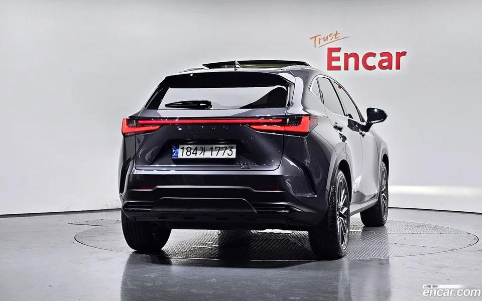 Lexus NX 350h 2023 — thumbnail 4