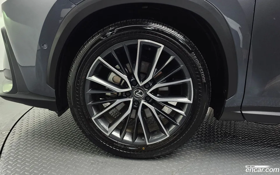 Lexus NX 350h 2023 — thumbnail 5