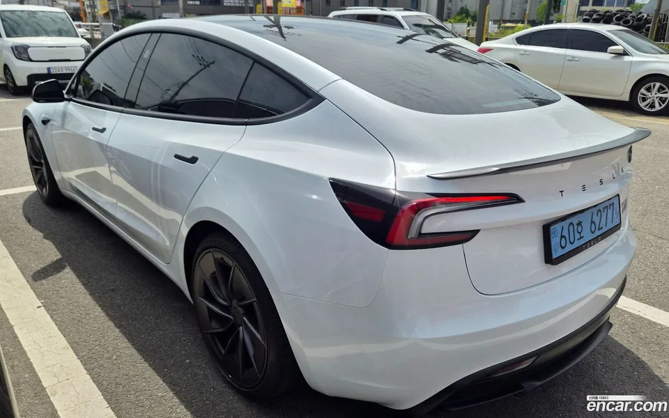 Tesla Model 3 AWD 2026 — thumbnail 2
