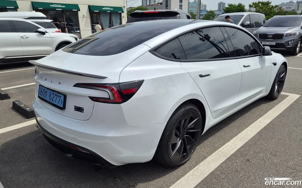 Tesla Model 3 AWD 2026 — thumbnail 4