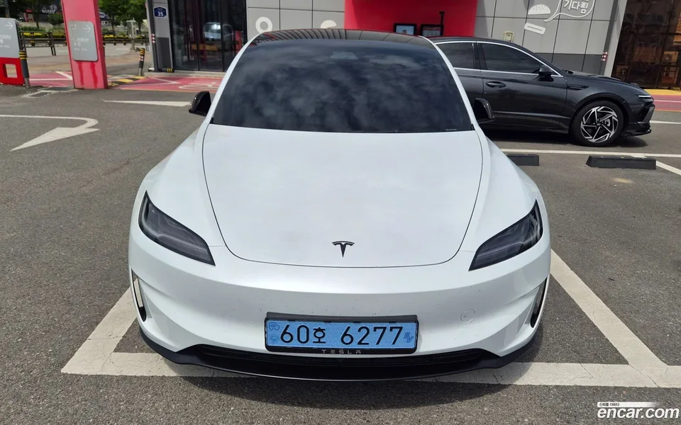 Tesla Model 3 AWD 2026 — photo 1, buy with delivery to Moscow