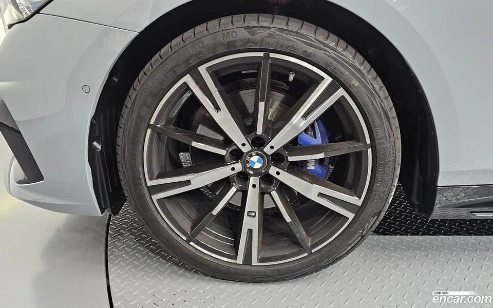 BMW 5 Series 530i xDrive M 2025 — thumbnail 2