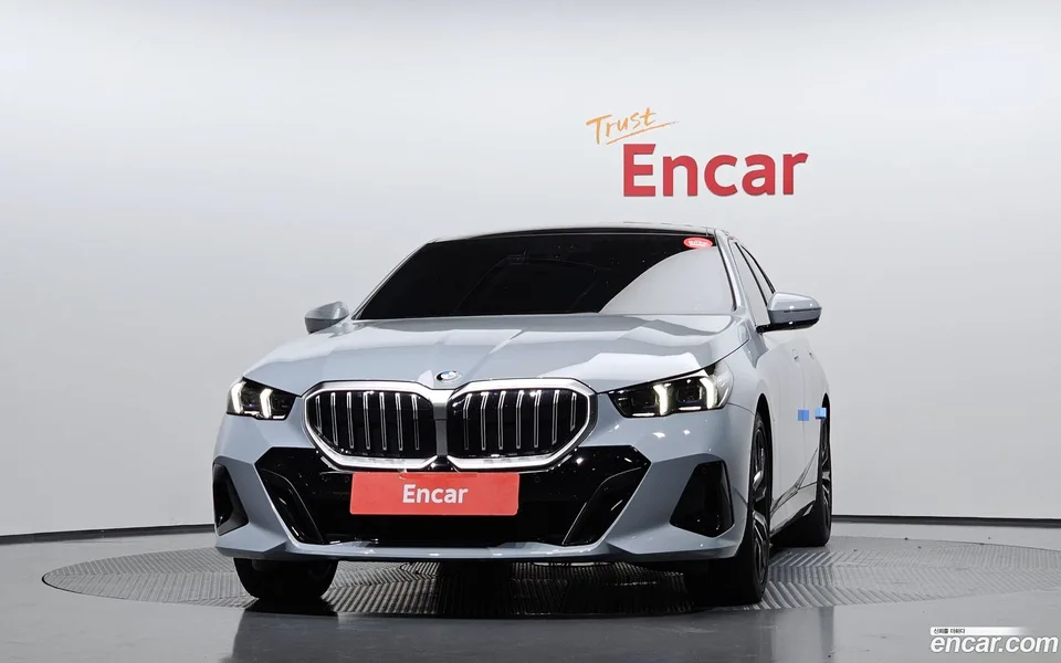 BMW 5 Series 530i xDrive M 2025 — thumbnail 3