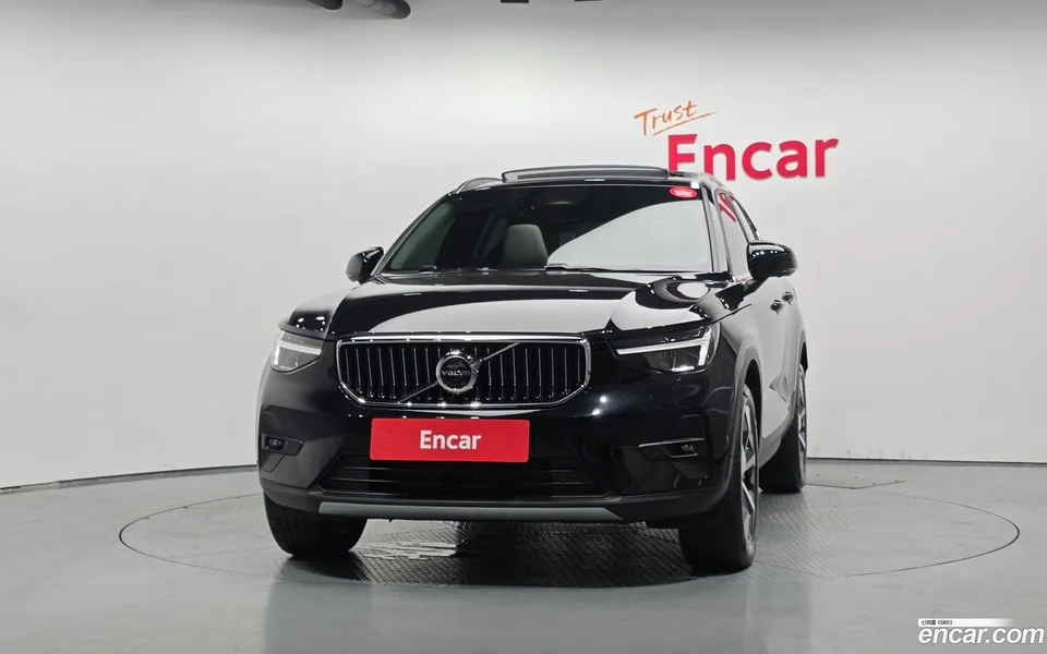 Volvo XC40 B4 2022 — thumbnail 3